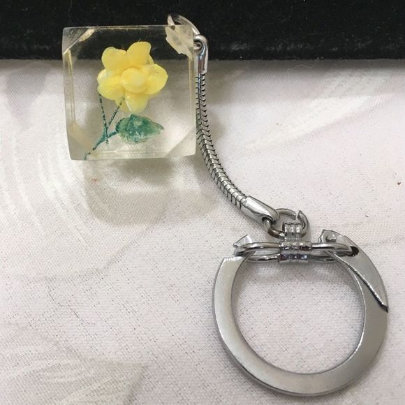 Vintage Lucite Cubed Flower Key Chain